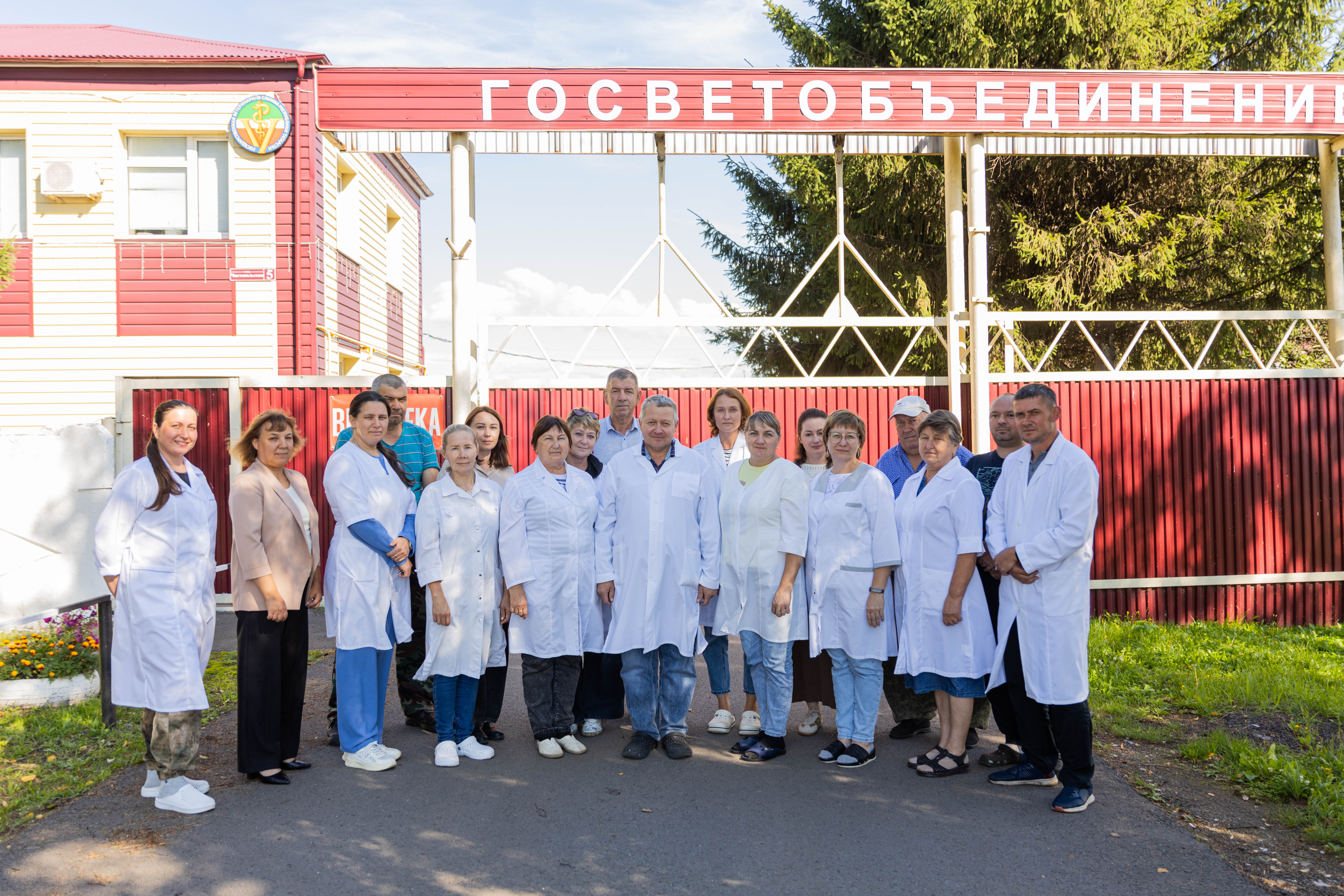  Ветеринарные специалисты Алексеевского района на рабочем месте. 