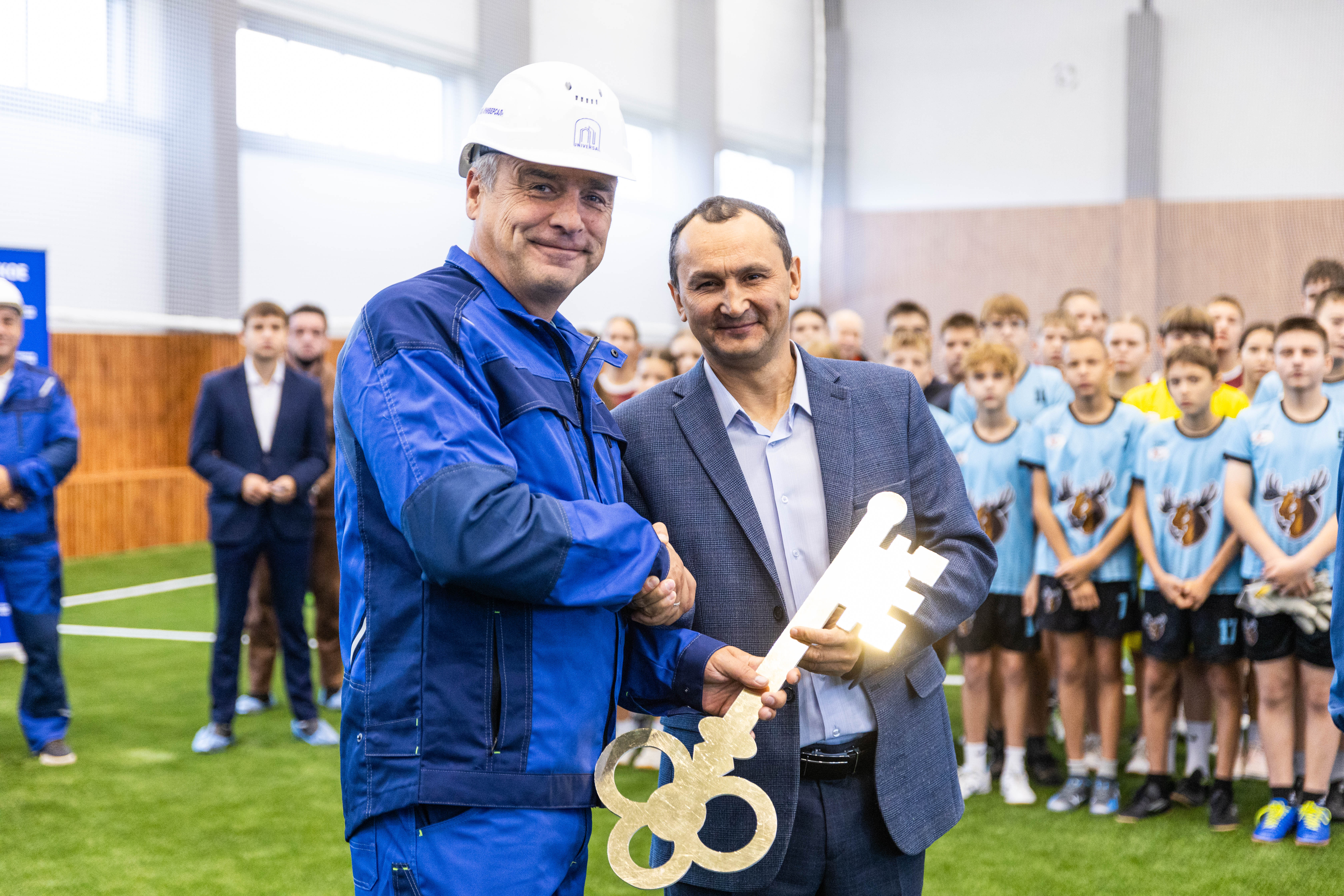 Современный спортивный объект площадью 1334,9 кв. м с футбольным полем 20 на 40 метров.