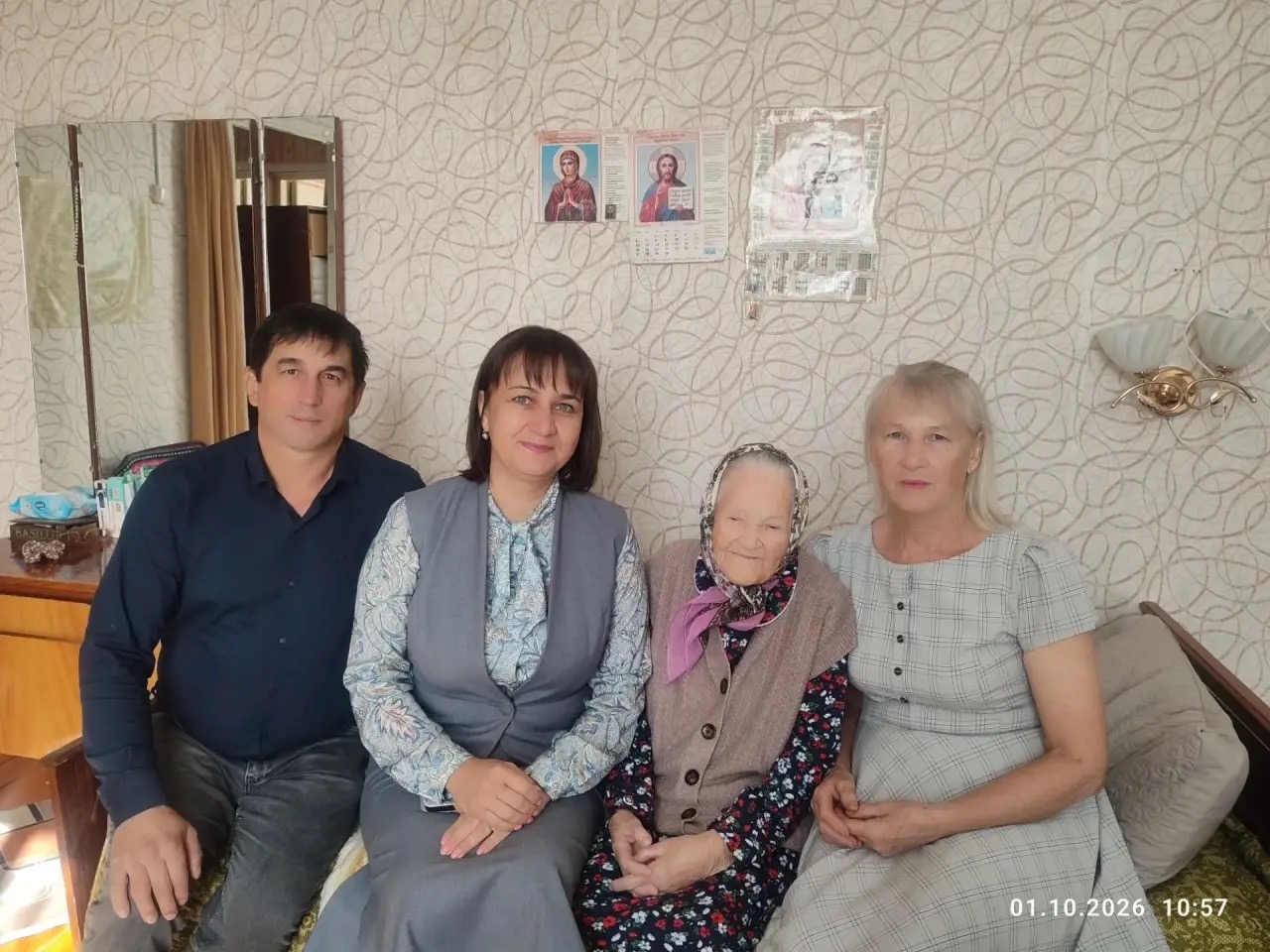 «Живые свидетели истории»: как в Алексеевском поздравили тех, кому за 100