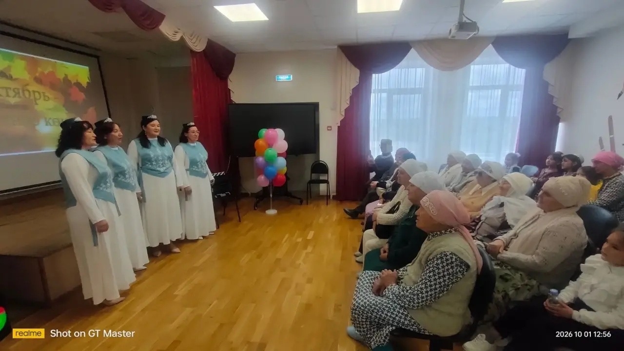 «Тепло сердец: Большетиганская школа поздравила старшее поколение»
