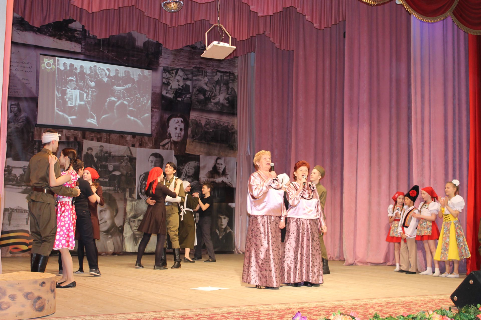 Фоторепортаж: В Алексеевском районе состоялся праздничный концерт