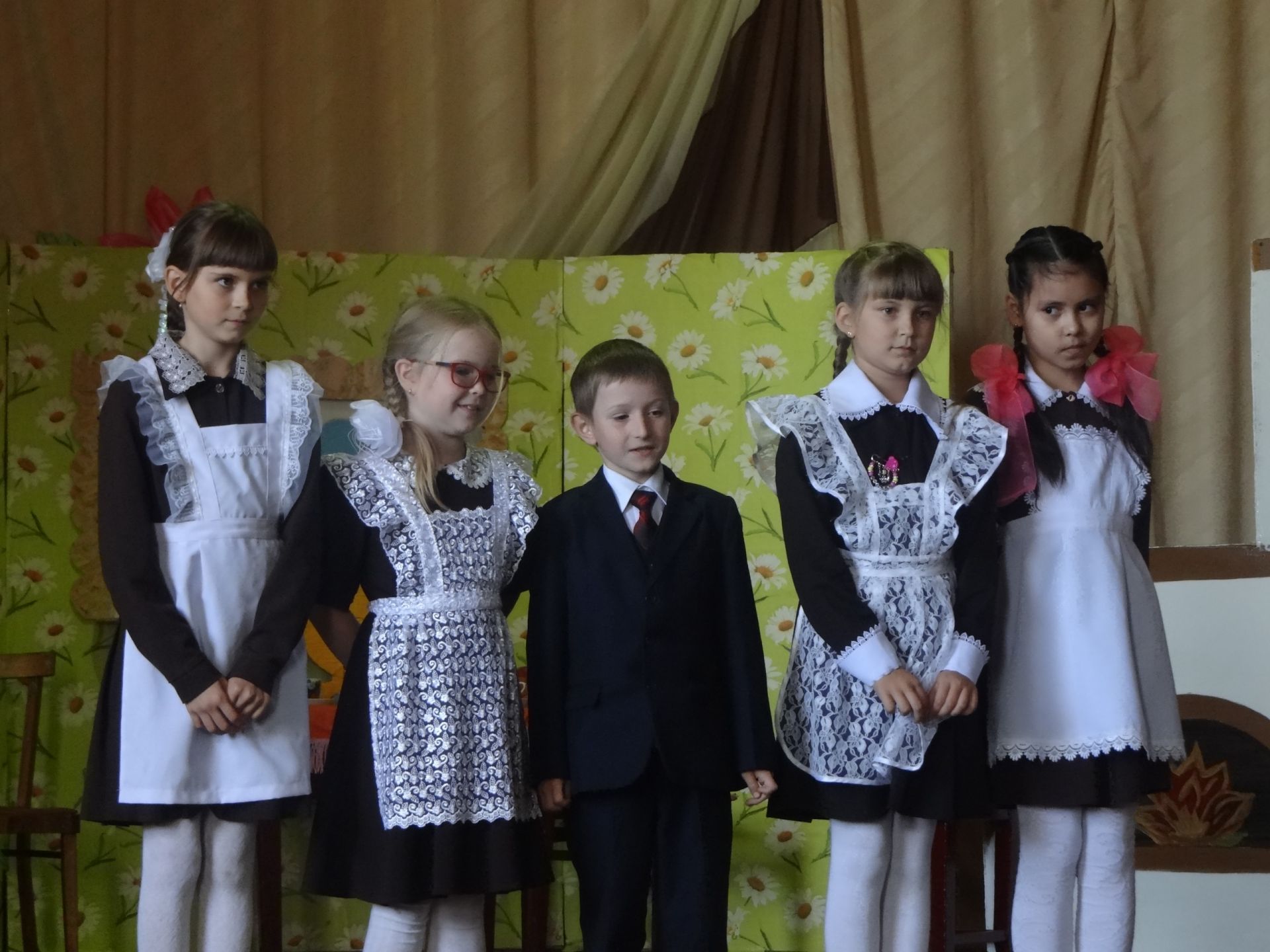 Фотоподборка с мероприятий ко Дню учителя со всех уголков Алексеевского района