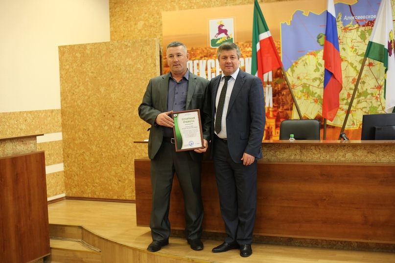 В преддверии своего профессионального праздника водители Алексеевского района удостоились наград