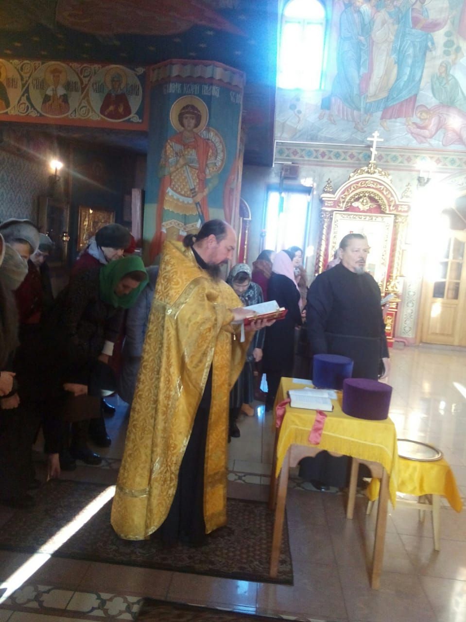 Православные Алексеевского благочиния молебном отпраздновали десятилетие со дня освящения храма Воскресения Христова
