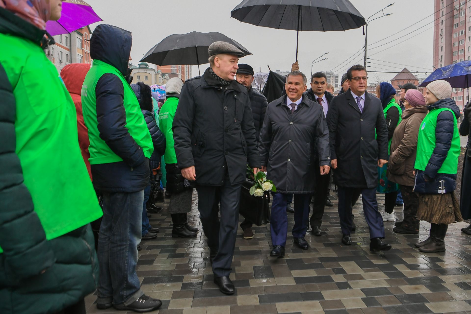 Президент Татарстана открыл в Казани памятник святым Петру и Февронии