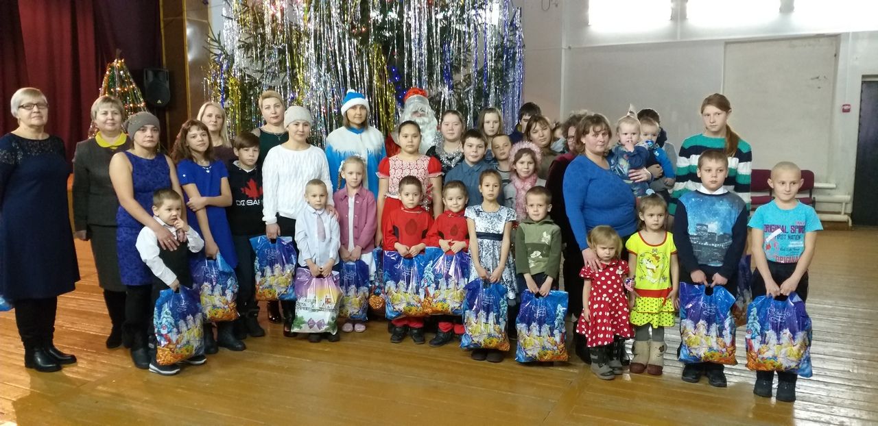 Благотворительная акция от депутатов Алексеевского горпоселения прошла в СДК «Красный Восток»