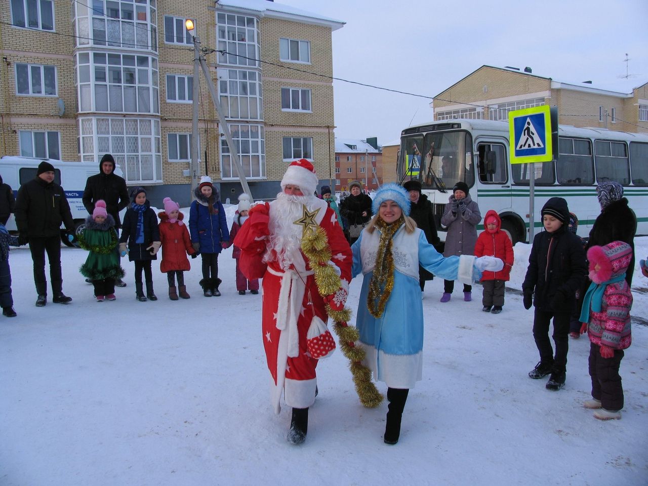 Фоторепортаж: на территории ТОС «Просторный» открыли новогоднюю елку