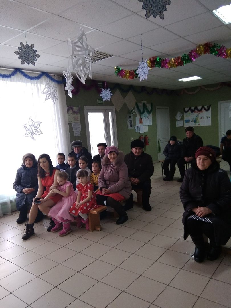 Фоторепортаж: 29 декабря в Нижних Тиганах прошла  новогодняя елка для детей