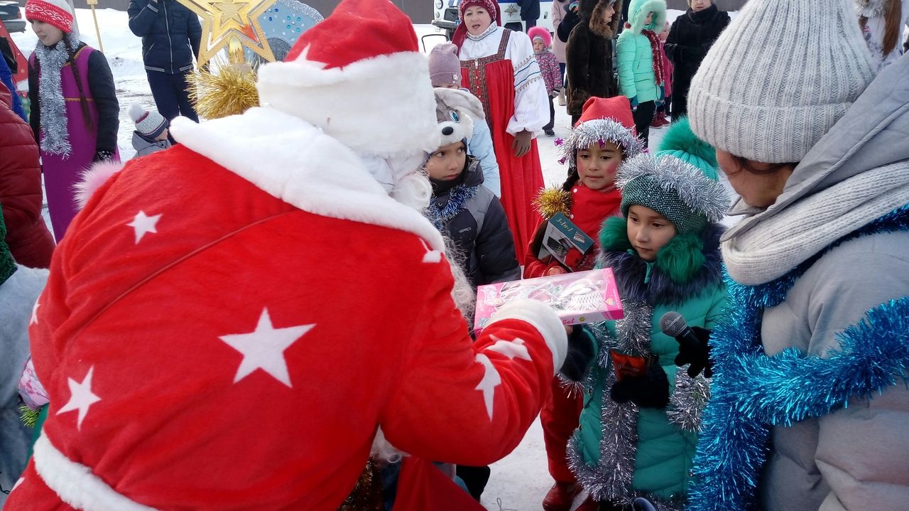 Фоторепортаж: на территории ТОС «Просторный» открыли новогоднюю елку