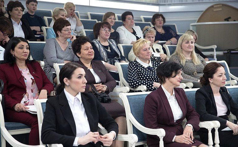 Глава Войкинского сельского поселения Надежда Шабутдинова приняла участие в очередном заседании Комитета
