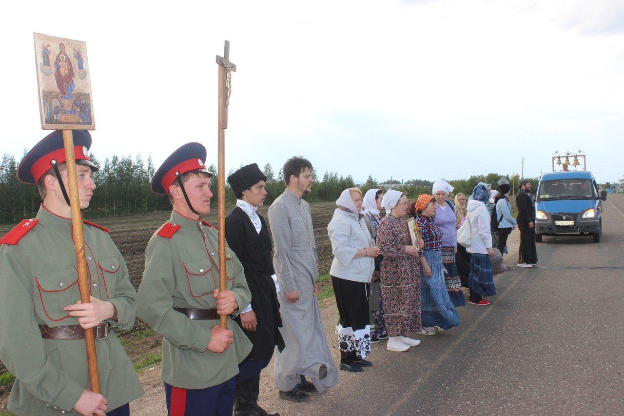 В пресс-центр Алексеевского района в он-лайн режиме поступают фото с Крестного хода