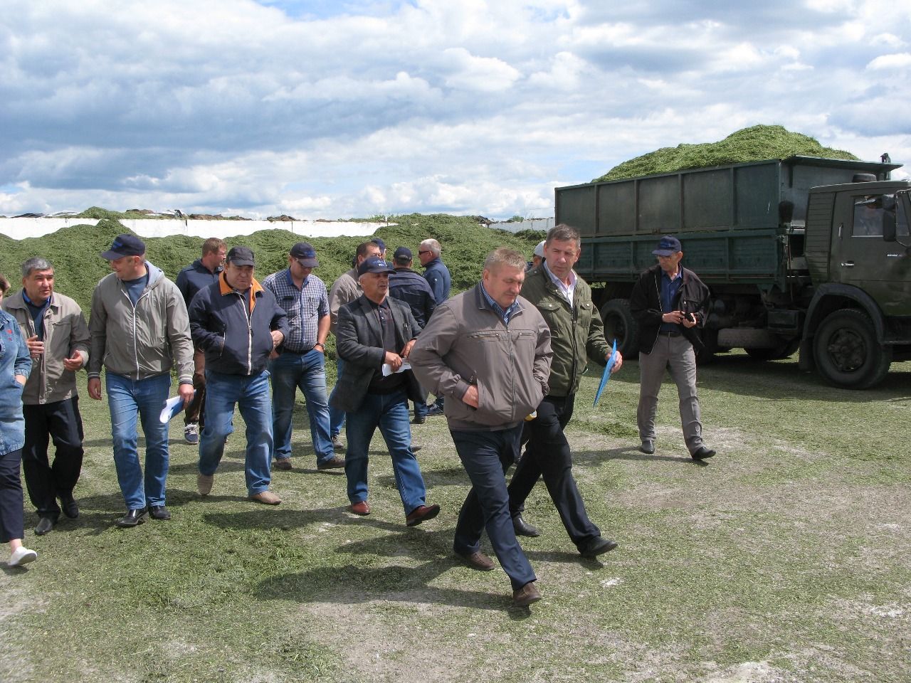 Руководители сельхозформирований Алексеевского района совершили объезд полей района