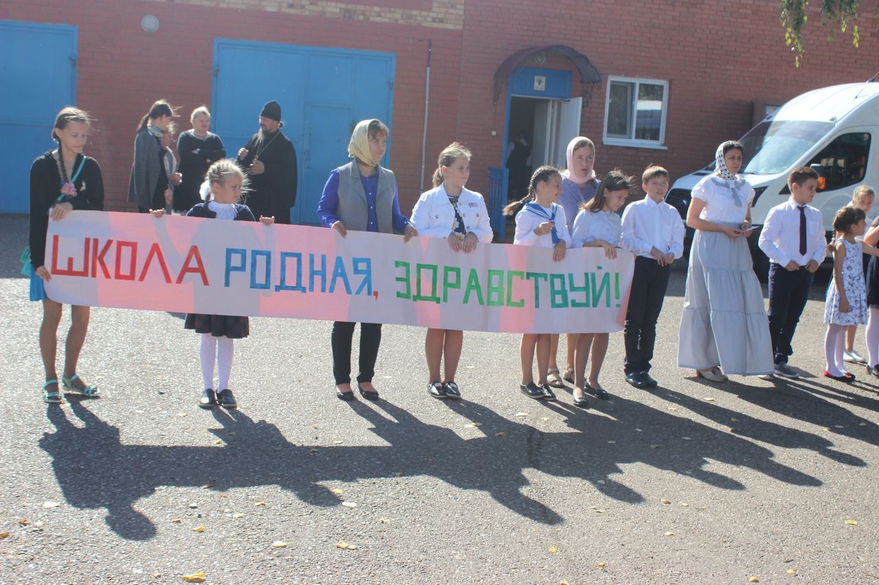 В воскресной школе имени Дмитрия Тростянского прихода святителя Алексея состоялась линейка, посвященная началу учебного года