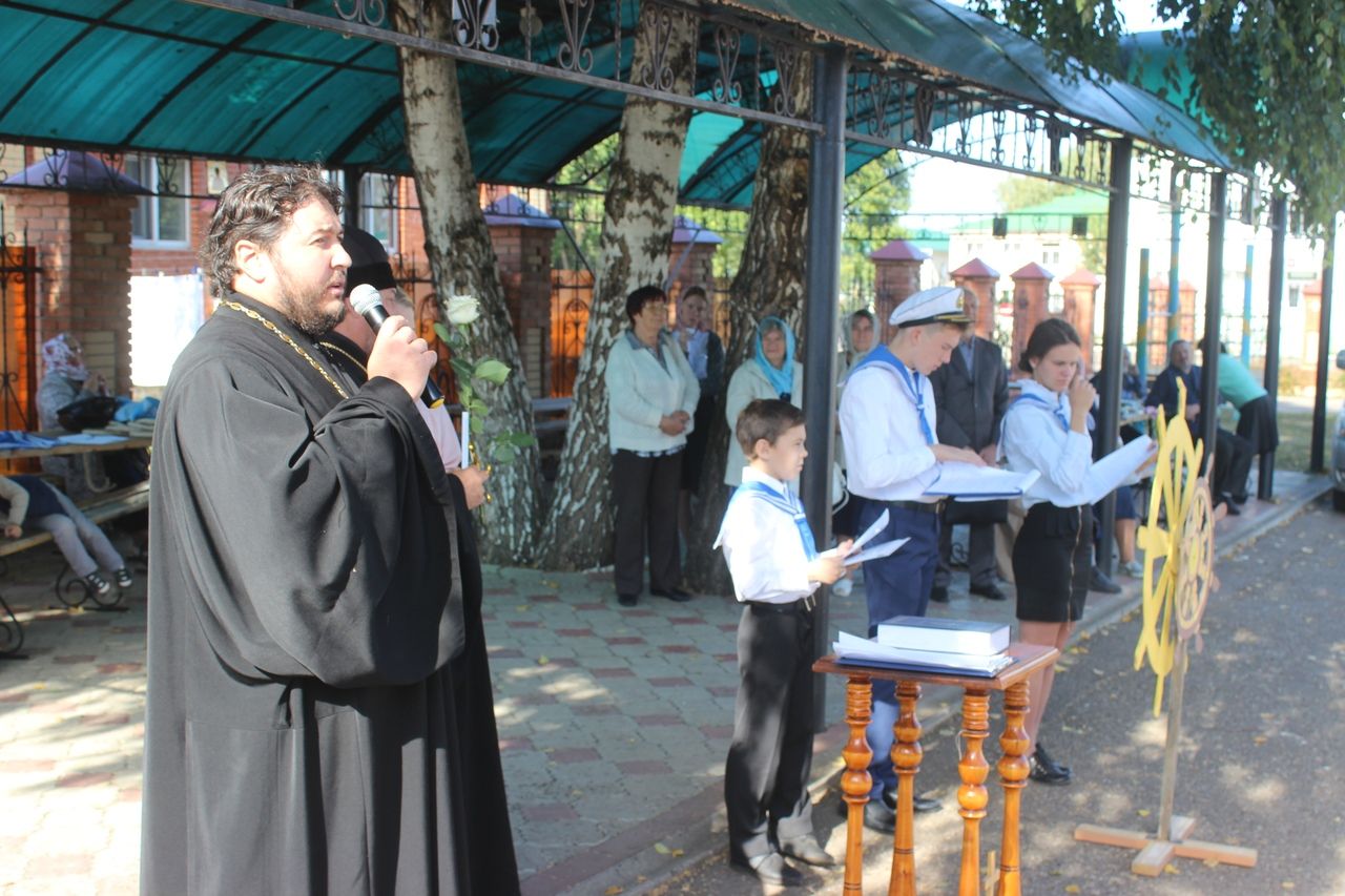 В воскресной школе имени Дмитрия Тростянского прихода святителя Алексея состоялась линейка, посвященная началу учебного года