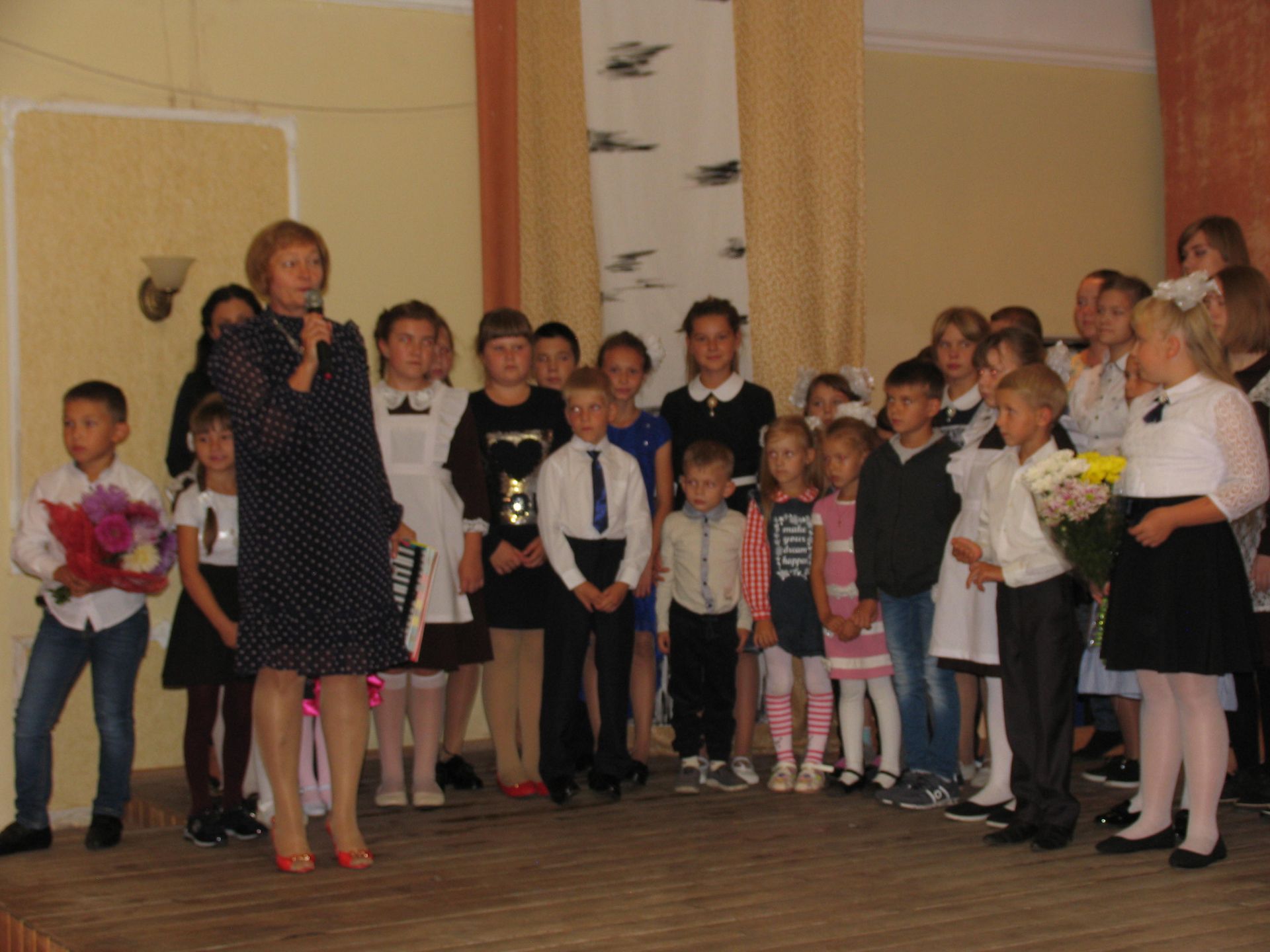 В Детской школе искусств 1 сентября представили первоклашек и наградили победителей конкурсов