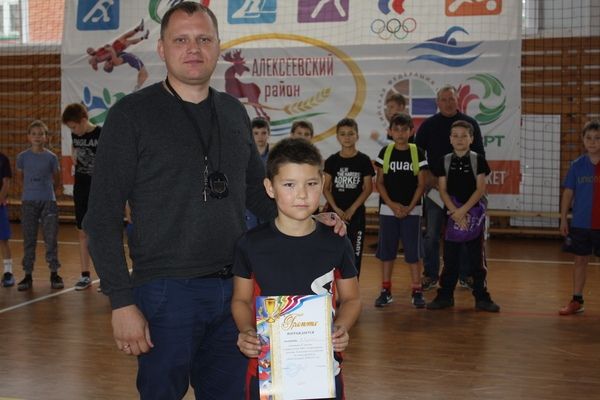 Первенство спортивной школы Алексеевского района по юношескому мини-футболу