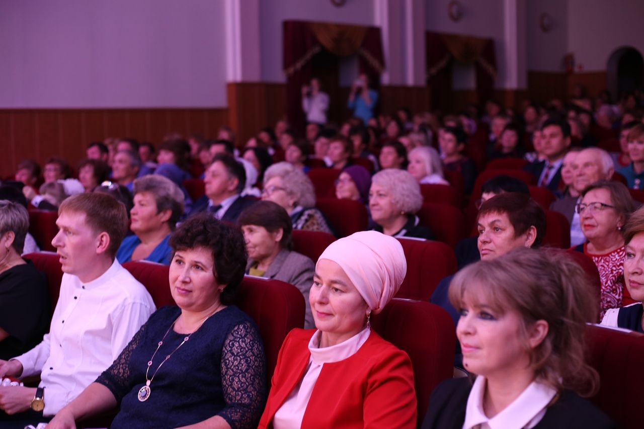 Фоторепортаж: Торжественное мероприятие, посвященное Дню учителя