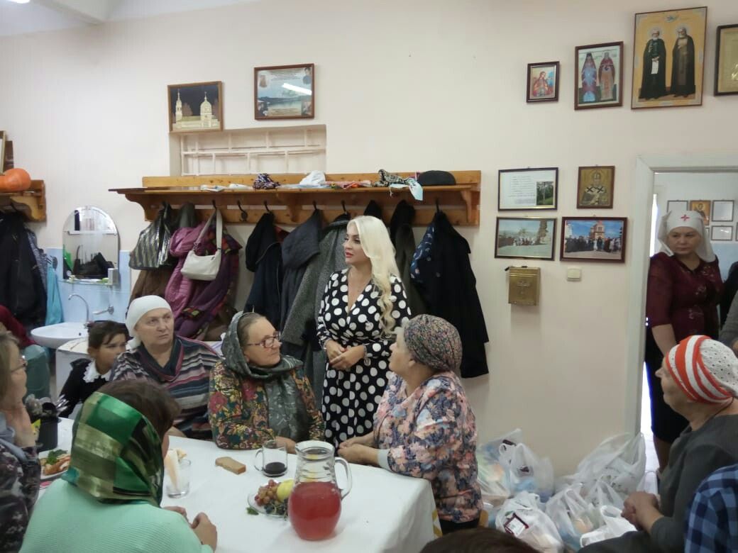 В приходе Святителя Алексея была организована благотворительная трапеза для пожилых прихожан