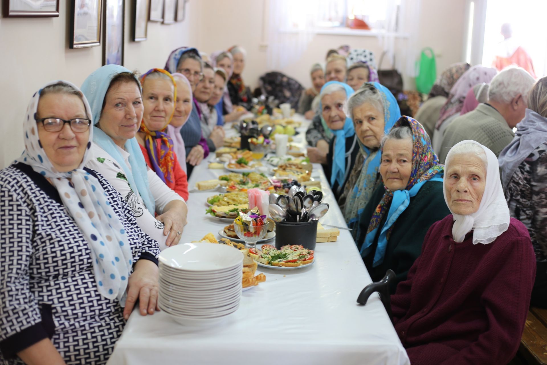 В приходе Святителя Алексея была организована благотворительная трапеза для пожилых прихожан