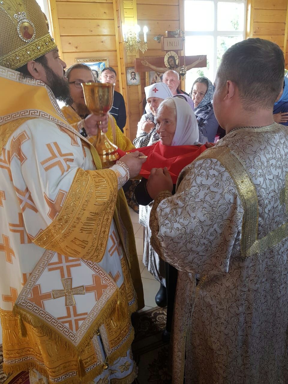 Фоторепортаж: Епископ Чистопольский и Нижнекамский освятил храм в Алексеевском районе