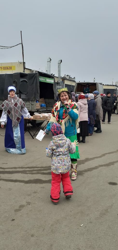 Коллективы сельских клубов района радуют своим творчеством гостей сельскохозяйственной ярмарки в Казани