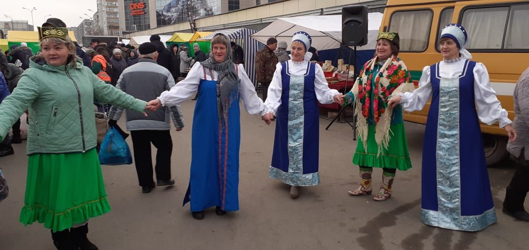 Коллективы сельских клубов района радуют своим творчеством гостей сельскохозяйственной ярмарки в Казани