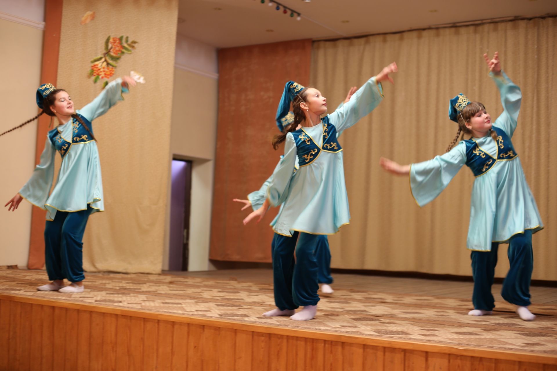 Фоторепортаж: в Детской школе искусств состоялся концерт, посвященный Дню народного единства