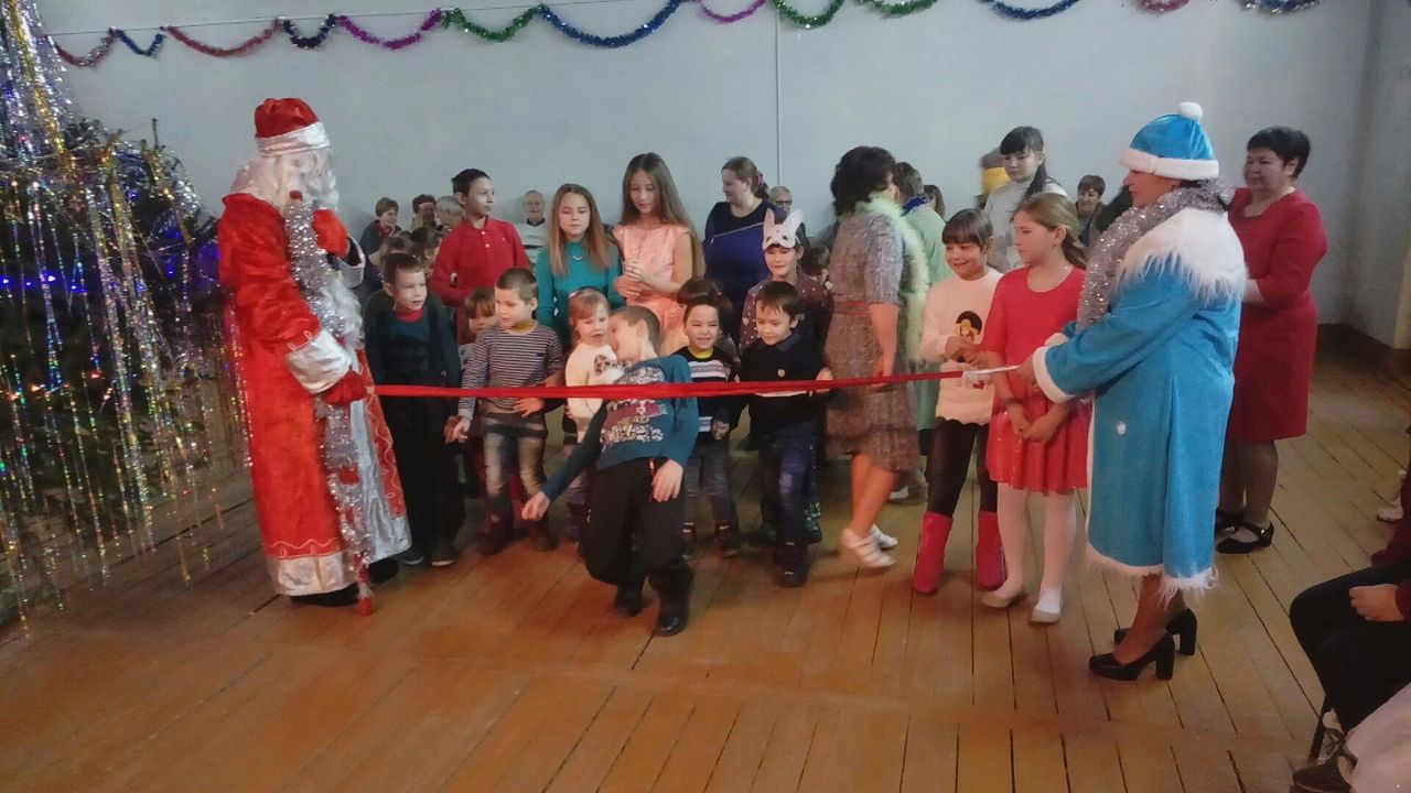 Видео и Фоторепортаж: В Алексеевском депутаты провели благотворительную елку