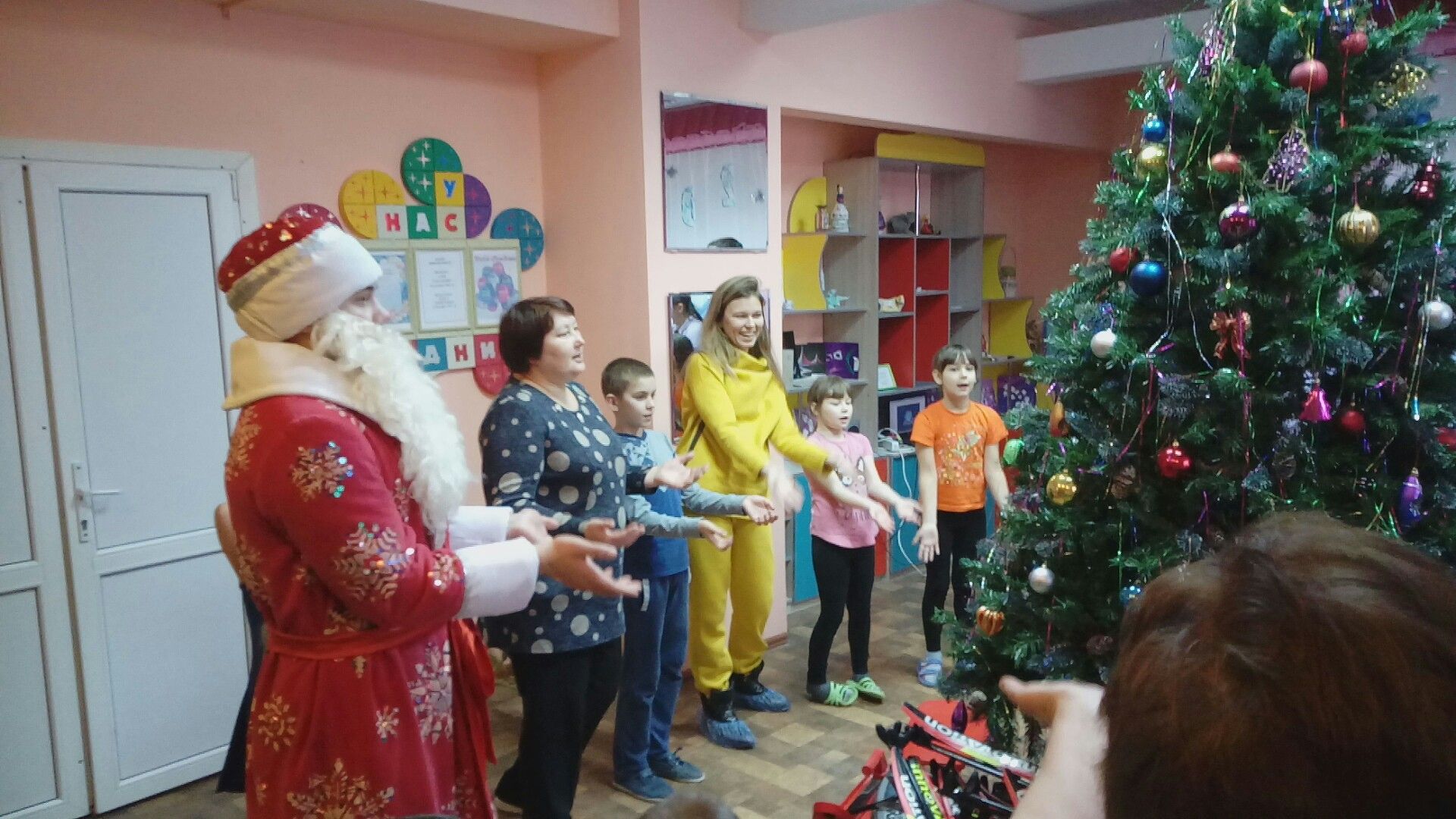 Участники «Мазда-клуба» из Казани вновь навестили с подарками детей из приюта «Забота»