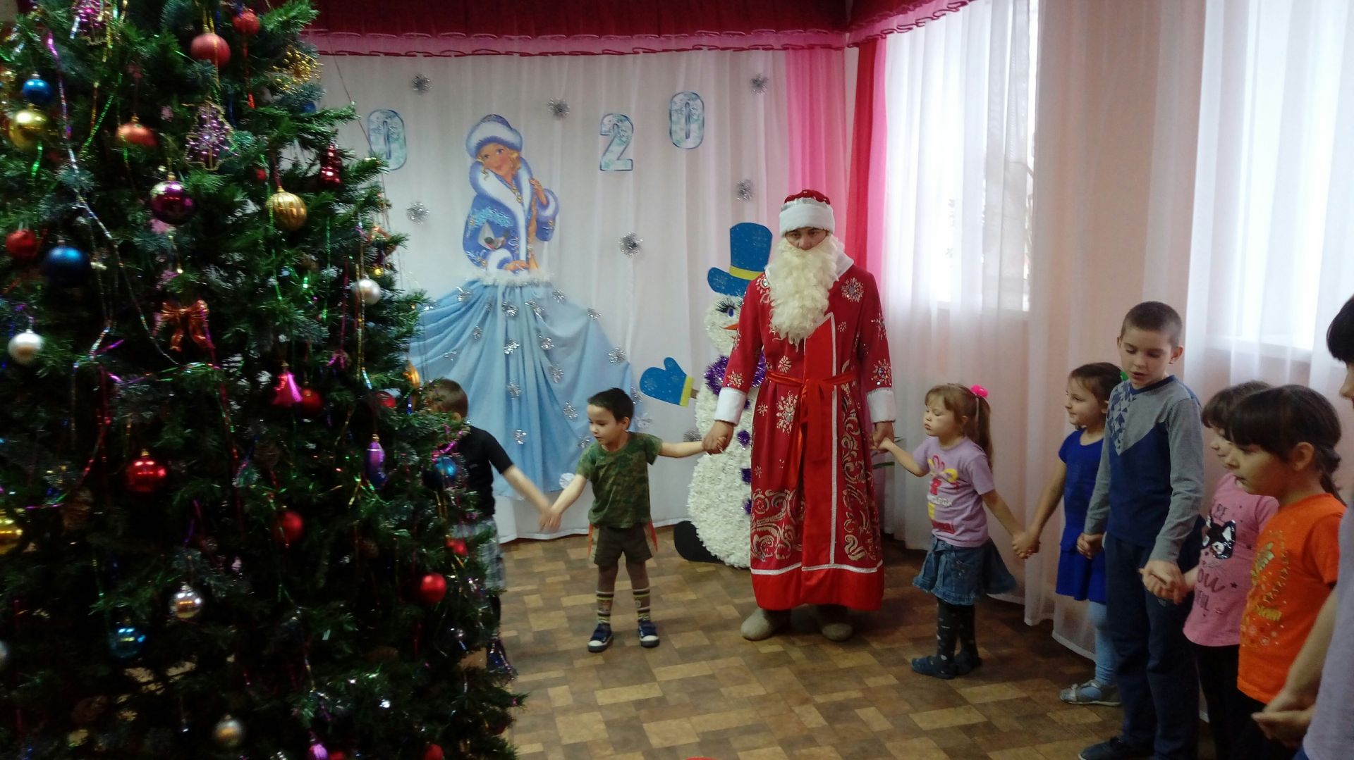 Участники «Мазда-клуба» из Казани вновь навестили с подарками детей из приюта «Забота»