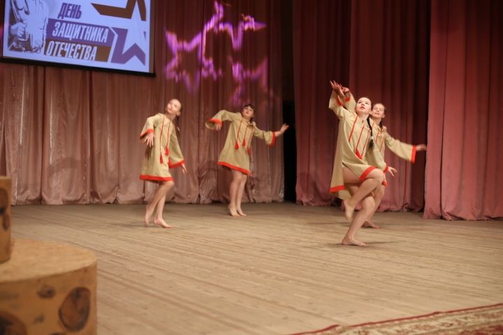 Фоторепортаж: концерт ко Дню защитника Отечества в районном Доме культуры