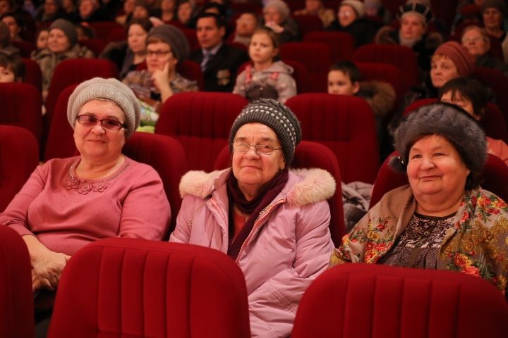 Фоторепортаж: концерт ко Дню защитника Отечества в районном Доме культуры