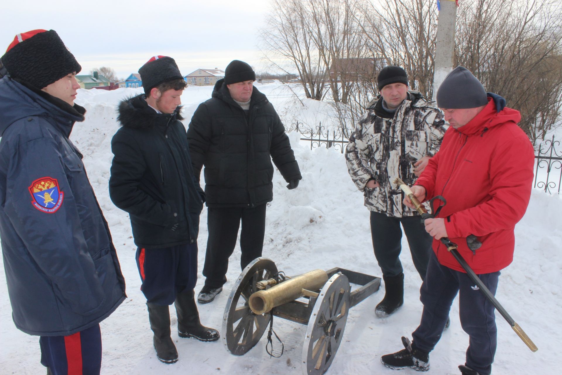 Фестиваль сала и метание валенка - в Куркуле прошли "Снежные забавы".