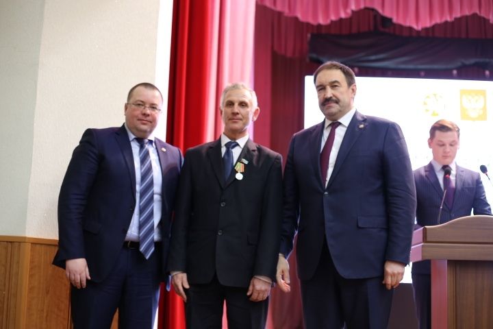 Фоторепортаж: Премьер-министр вручил высокие награды алексеевцам