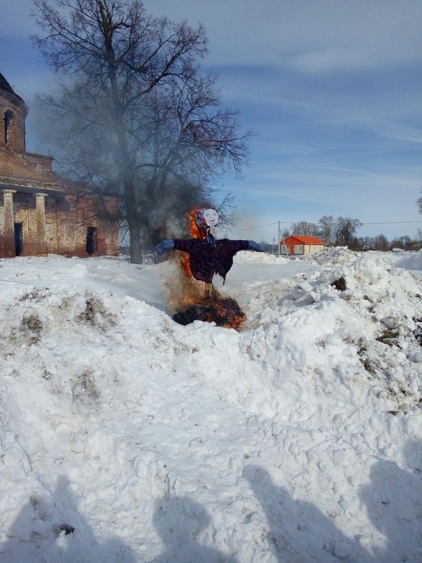 Фоторепортаж: 8 марта в Масловке отмечали проводы зимы