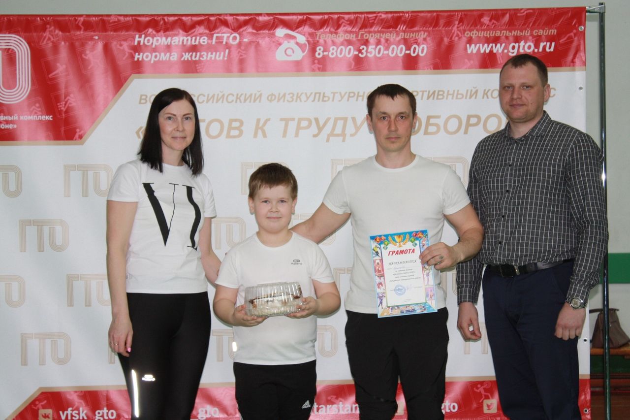 Победителем семейного фестиваля ГТО стала семья из Алексеевского
