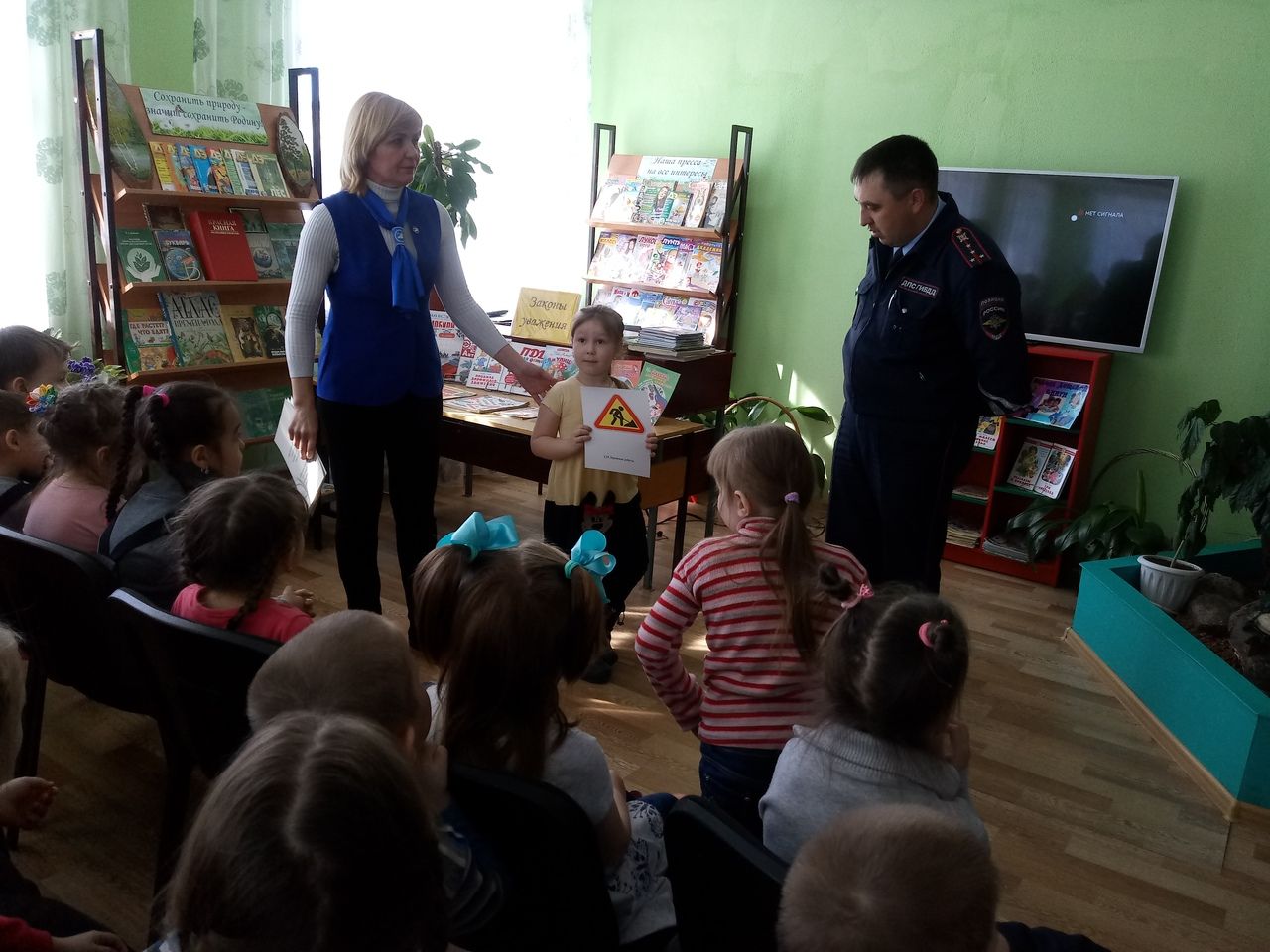 Сегодня Центральную детскую библиотеку посетили воспитанники детского сада "Ромашка"