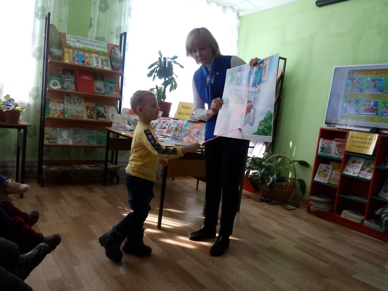 Сегодня Центральную детскую библиотеку посетили воспитанники детского сада "Ромашка"