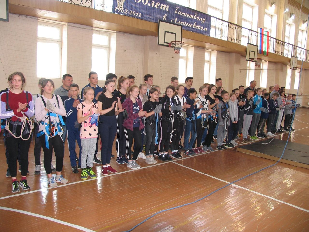 Фоторепортаж: В Алексеевском прошли первые соревнования по спортивному туризму в зале