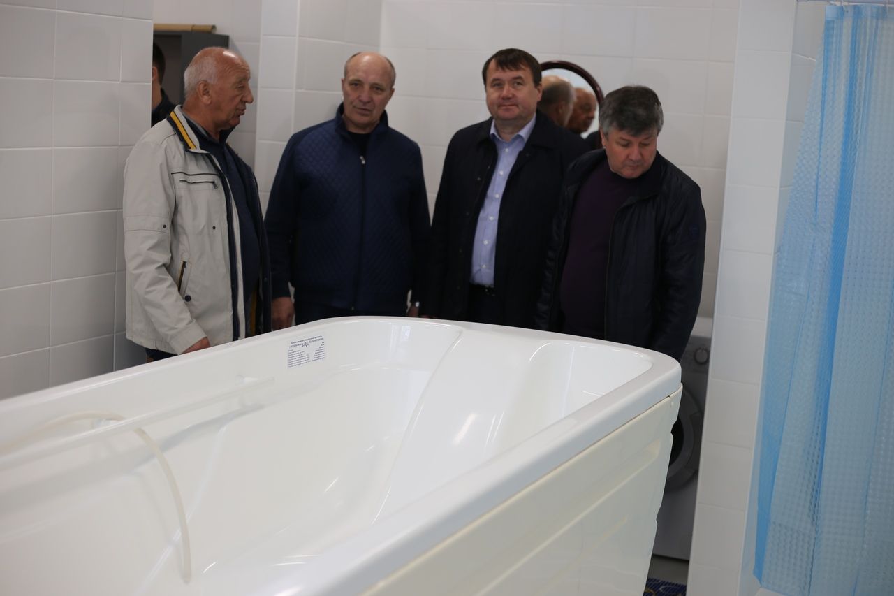 Фоторепортаж: В Алексеевском после капитального ремонта открыли плавательный бассейн