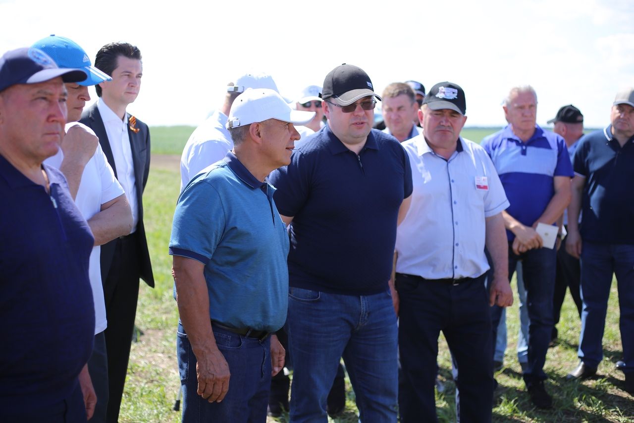 Фотофакт: Президент РТ Рустам Минниханов сегодня посетил Алексеевский район