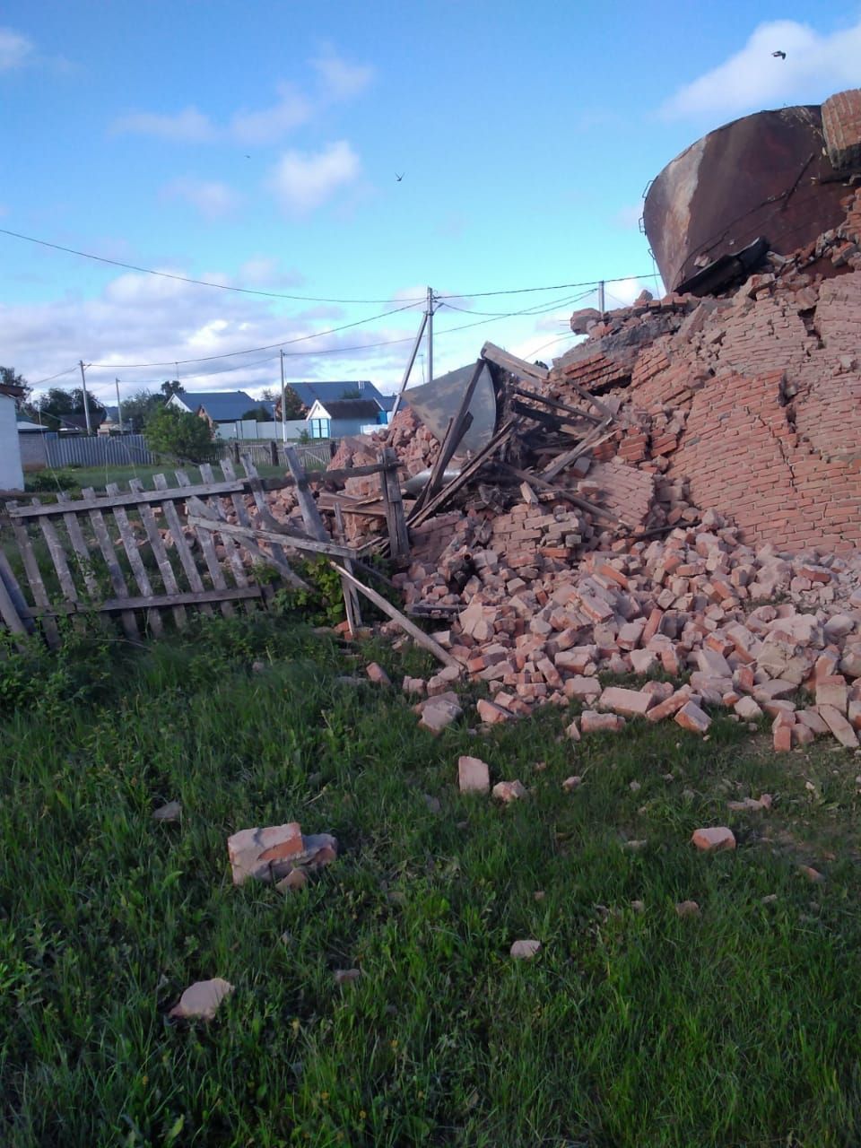 В связи с разрушением водонапорной башни в Алексеевском, райцентр остался без воды