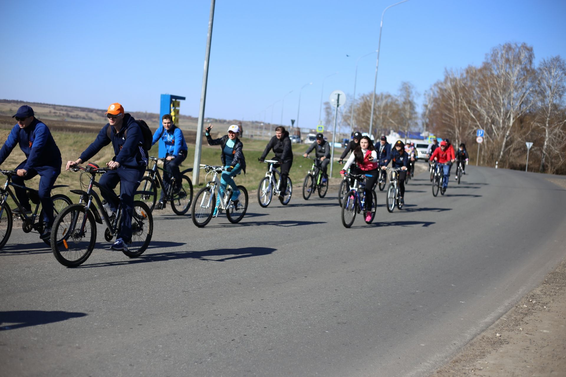 Работники прокуратуры Татарстана совершили велопробег до Билярска где заложили аллею Победы