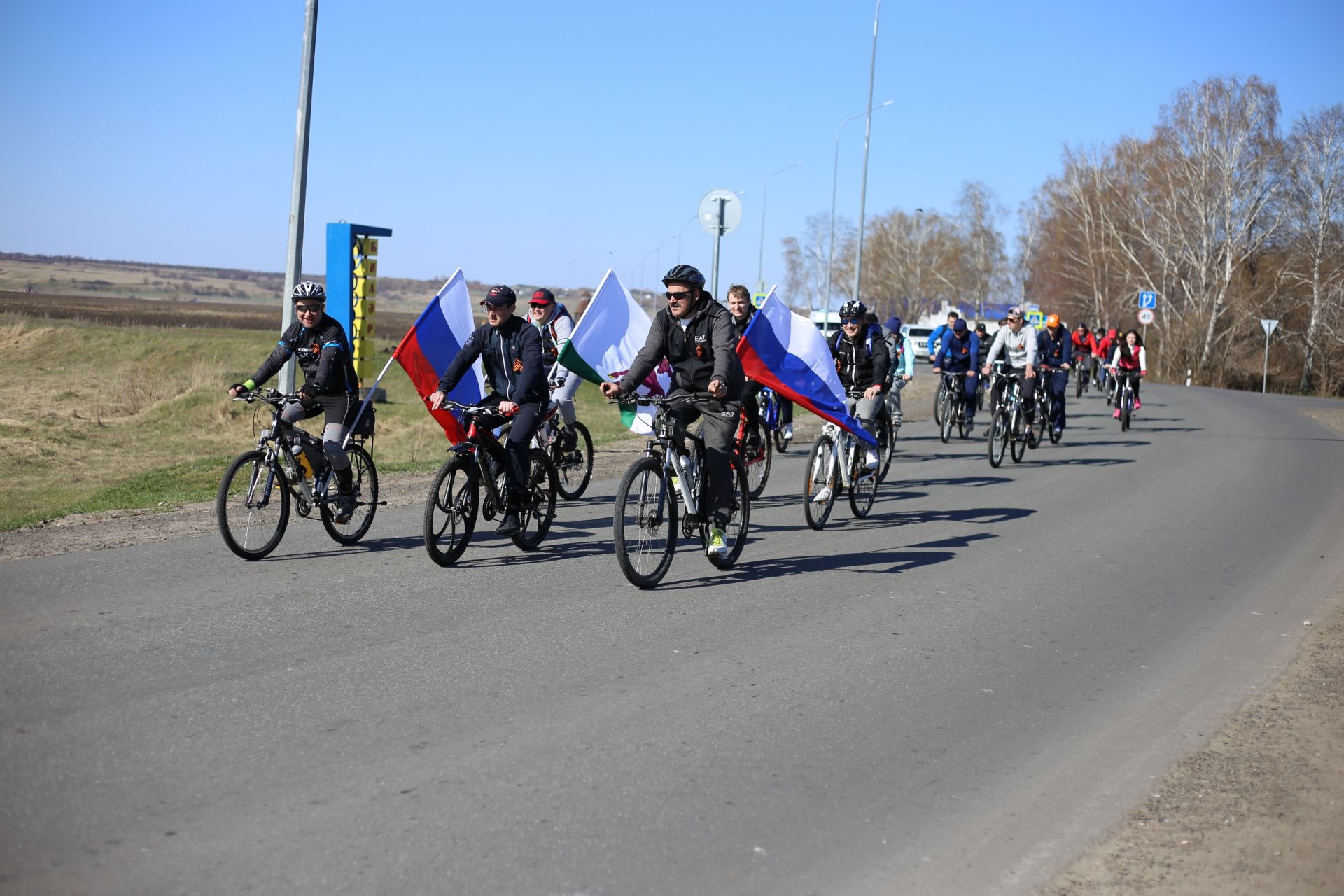 Работники прокуратуры Татарстана совершили велопробег до Билярска где заложили аллею Победы