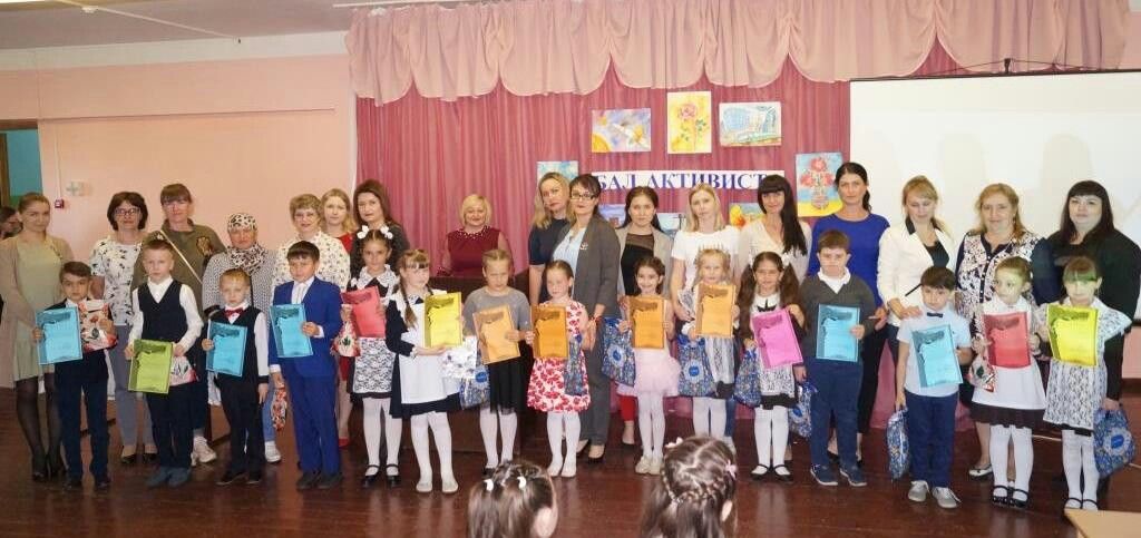 В Алексеевской третьей школе наградили лучших учеников