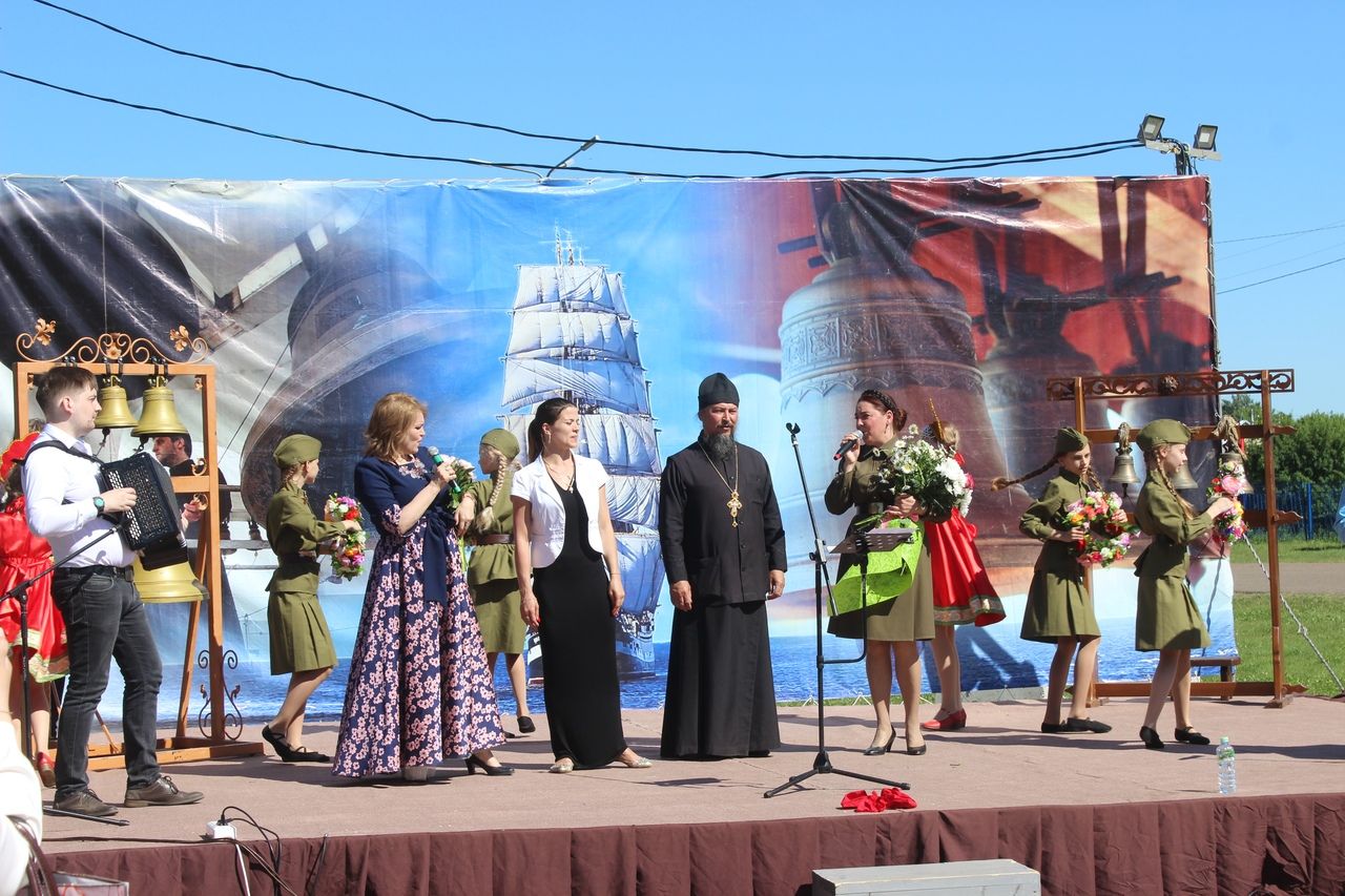 Фотофакт: Концертом Анны Сизовой, Ирины Леоновой и Станислава Бартенева завершился Фестиваль колокольного звона