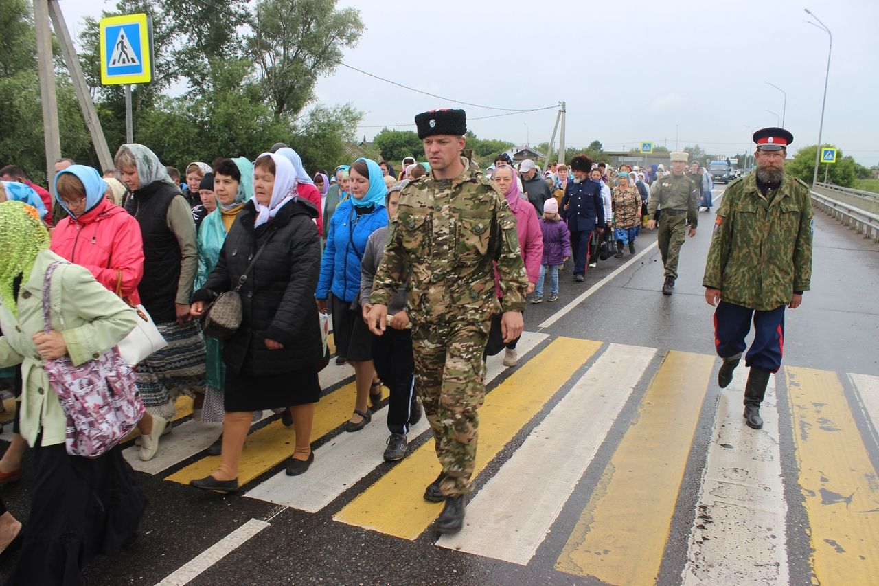 Фоторепортаж: Молебном на Святом ключе завершился трехдневный крестный ход в Билярск
