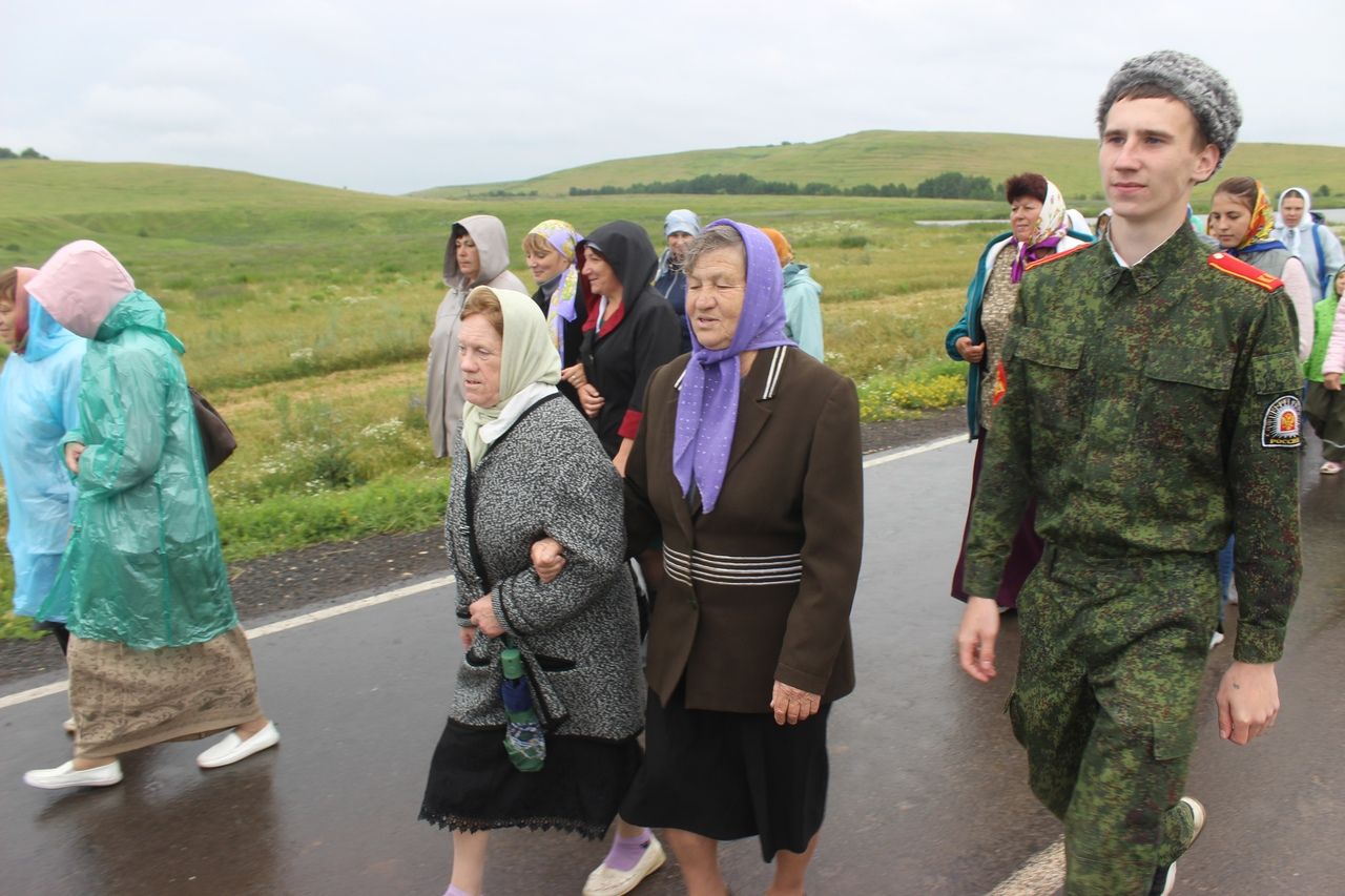 Фоторепортаж: Молебном на Святом ключе завершился трехдневный крестный ход в Билярск