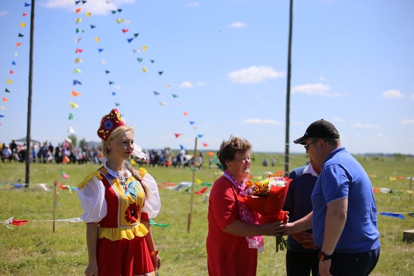 Глава района Сергей Демидов наградил батыра сева в Билярске