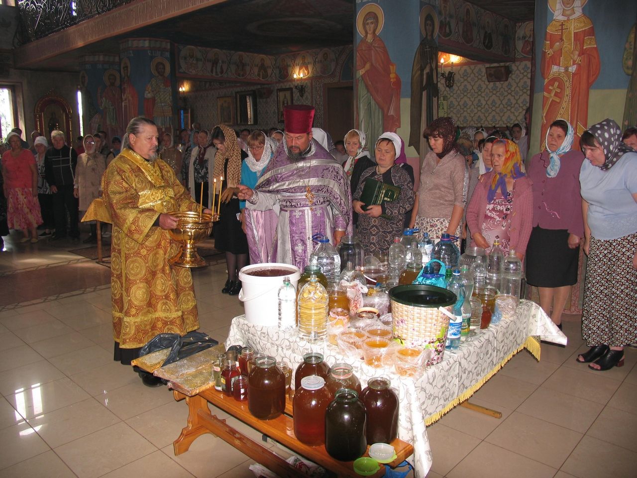 Фоторепортаж: Православные празднуют Медовый Спас и начало Успенского поста